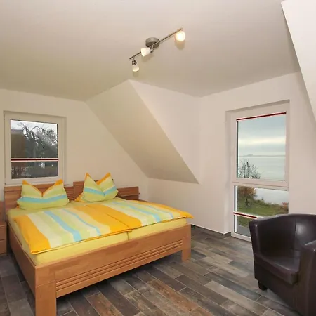 F-1037 Neuendorf Haus Terrasse, Gartennutzung, Meerblick Ferienhaus Lauterbach (Rugen)