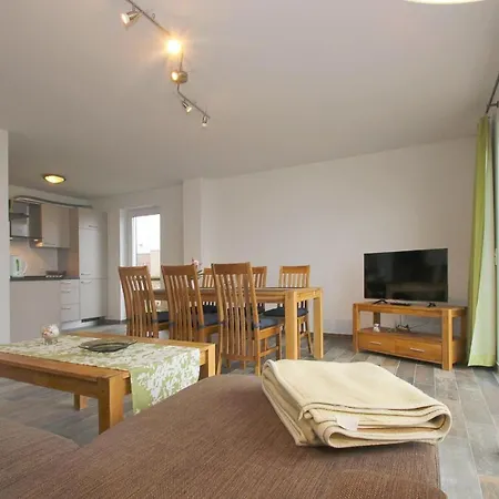 F-1037 Neuendorf Haus Terrasse, Gartennutzung, Meerblick *