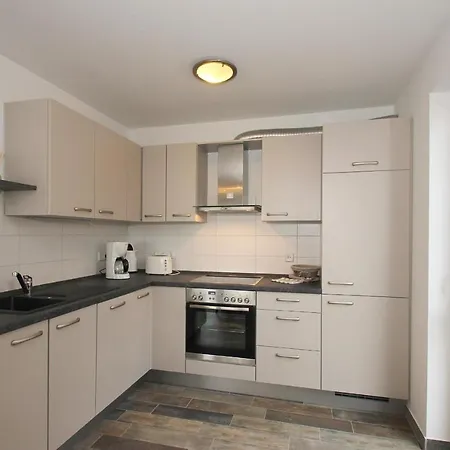 Ferienhaus F-1037 Neuendorf Haus Terrasse, Gartennutzung, Meerblick *