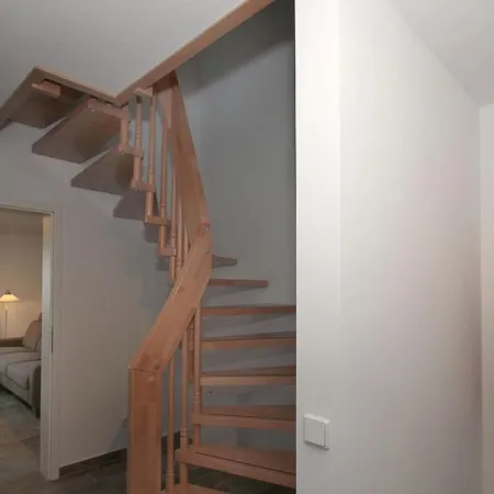 F-1037 Neuendorf Haus Terrasse, Gartennutzung, Meerblick * Lauterbach (Rugen)