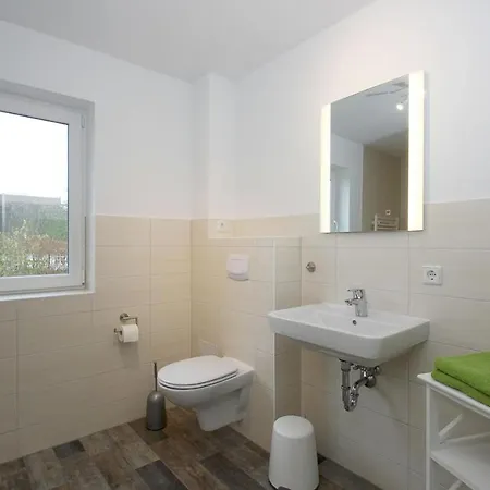 F-1037 Neuendorf Haus Terrasse, Gartennutzung, Meerblick Ferienhaus Lauterbach (Rugen)