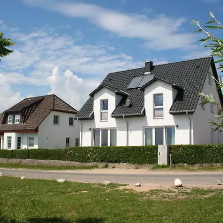 Ferienhaus F-1037 Neuendorf Haus Terrasse, Gartennutzung, Meerblick Lauterbach (Rugen)