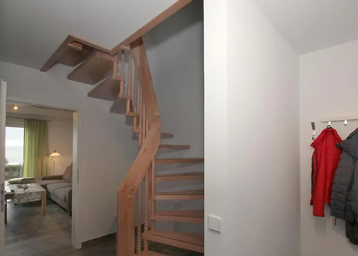 F-1037 Neuendorf Haus Terrasse, Gartennutzung, Meerblick * Lauterbach (Rugen)